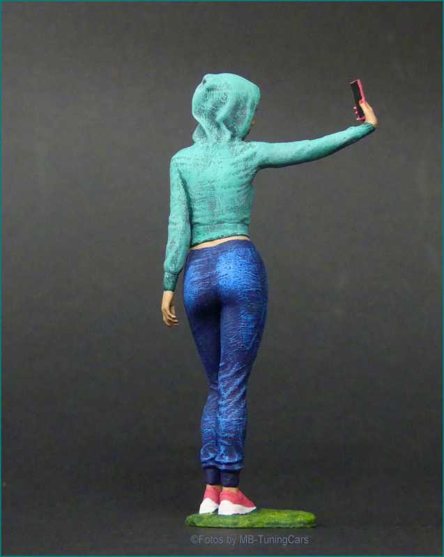 1:18 Selfie Girl - Handmade - 3D - Unique -